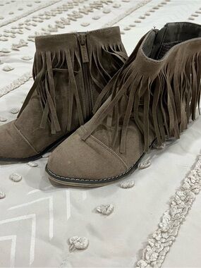 Women’s Fringe Suede Ankle Boots - Taupe